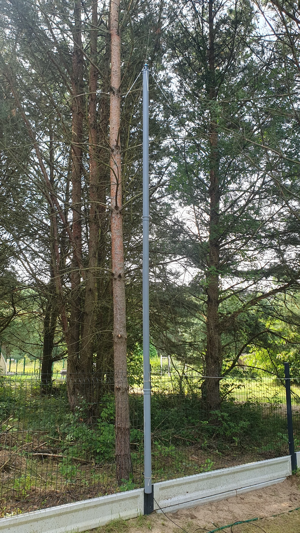 GP Anenna on the mast made of waste pipes